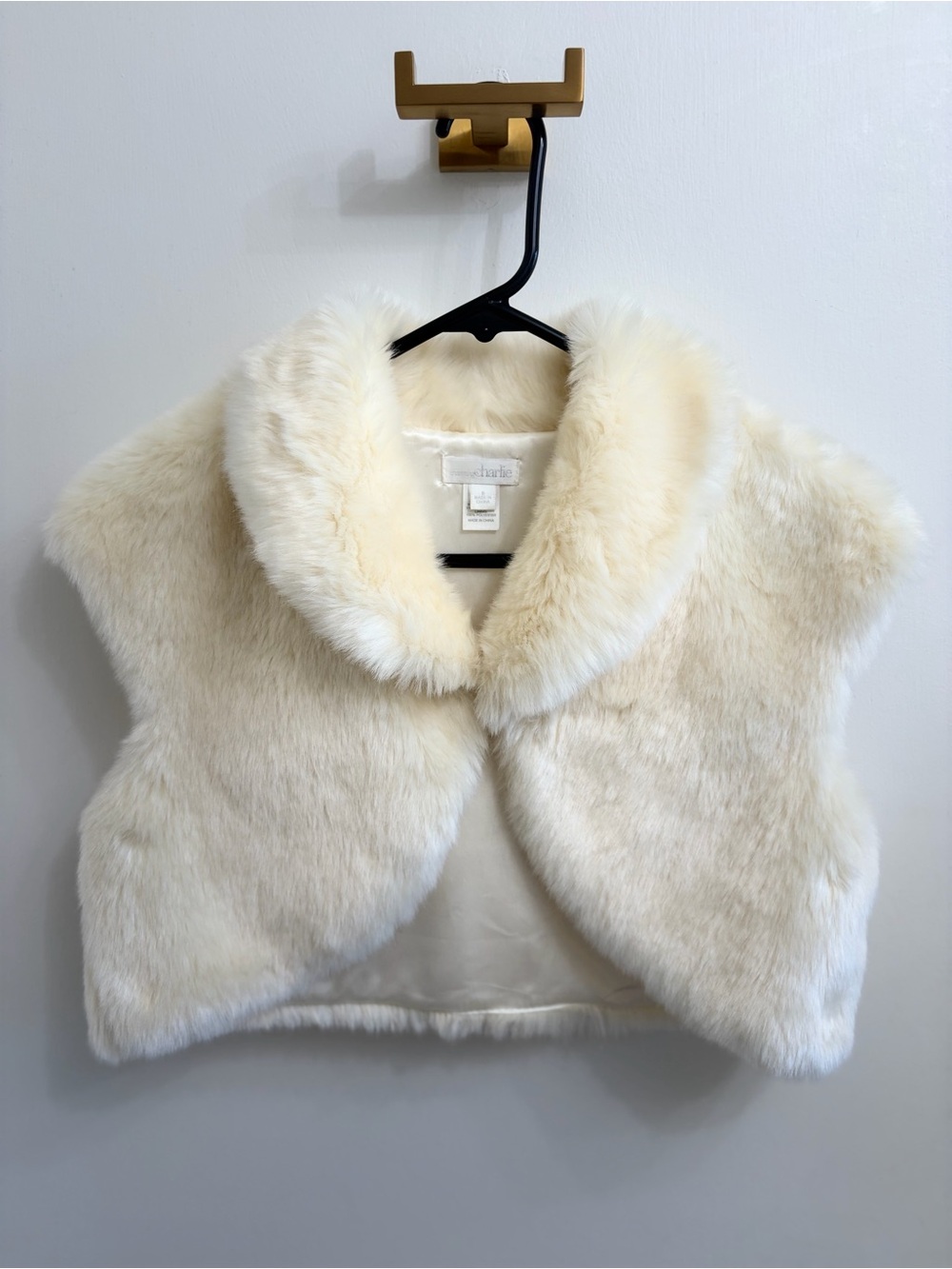 Charming Charlie Cream Faux Fur Bolero cardigan cropped size small